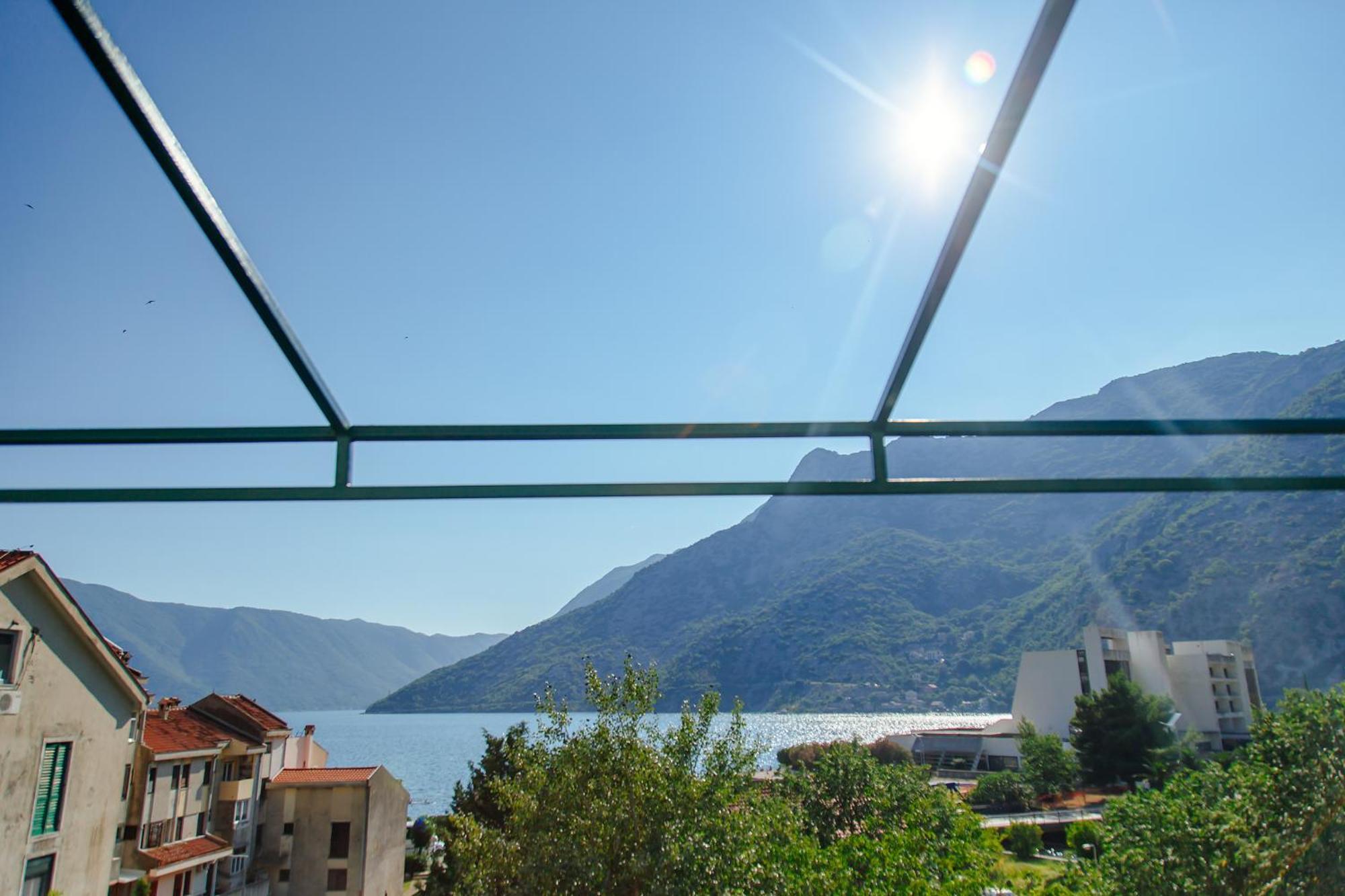 Apartmani Mozaici Risan Exterior photo