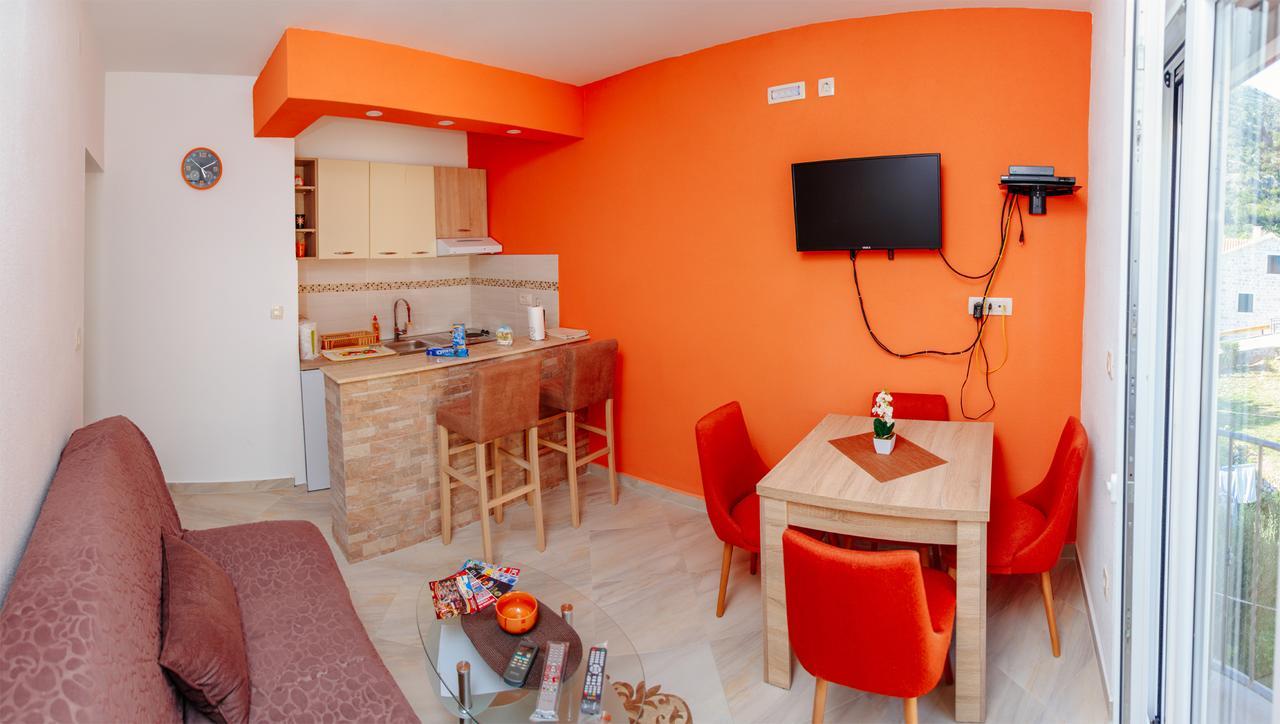 Apartmani Mozaici Risan Exterior photo
