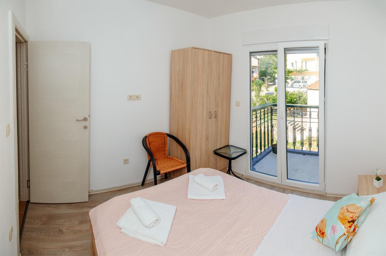 Apartmani Mozaici Risan Exterior photo