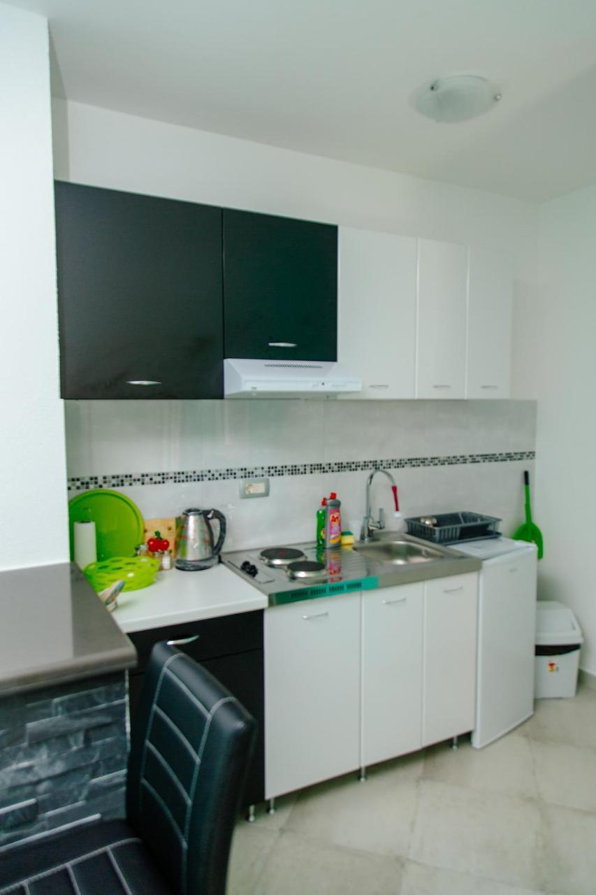 Apartmani Mozaici Risan Exterior photo